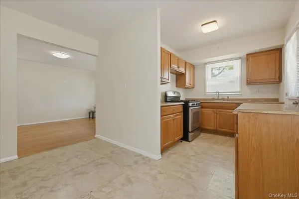 51 Hickory RD, Port Washington, NY 11050