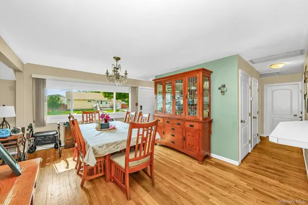 64 Frank ST, Lindenhurst, NY 11757