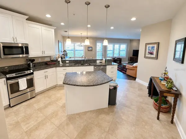 7740 34TH AVE W #202, Bradenton, FL 34209