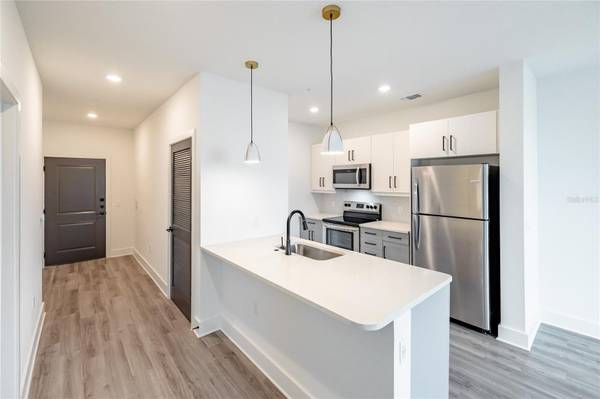 1420 LAKEFRONT DR #2204, Sarasota, FL 34240
