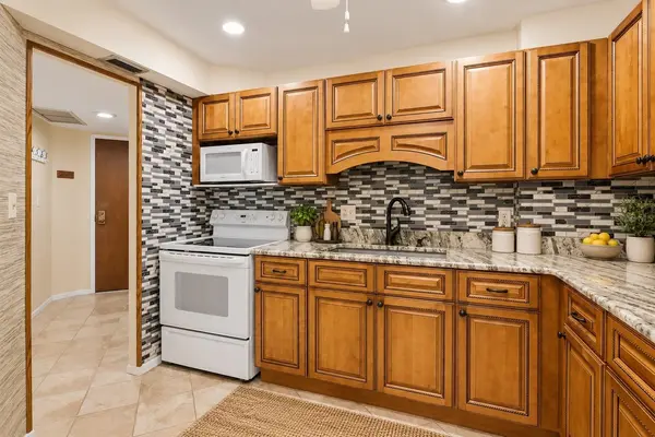 925 N HALIFAX AVE #103, Daytona Beach, FL 32118