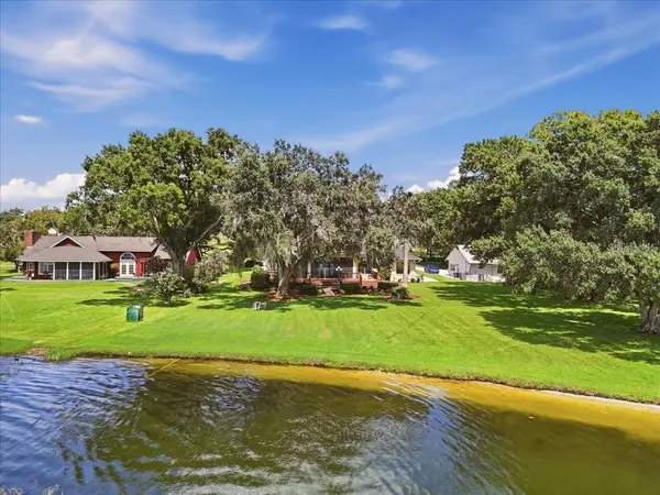 557 SUTTON RD, Auburndale, FL 33823