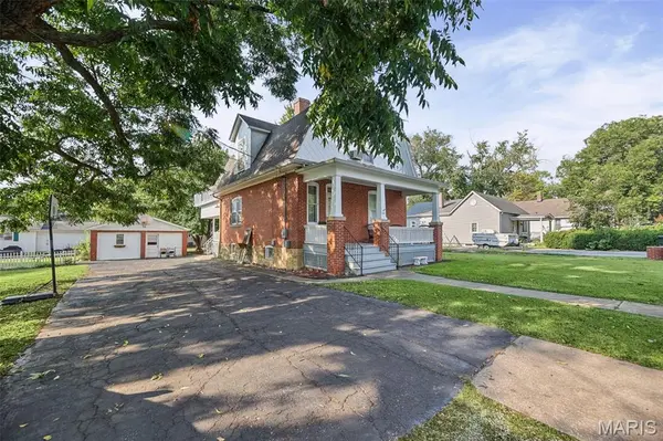 502 E South 2nd ST, Red Bud, IL 62278