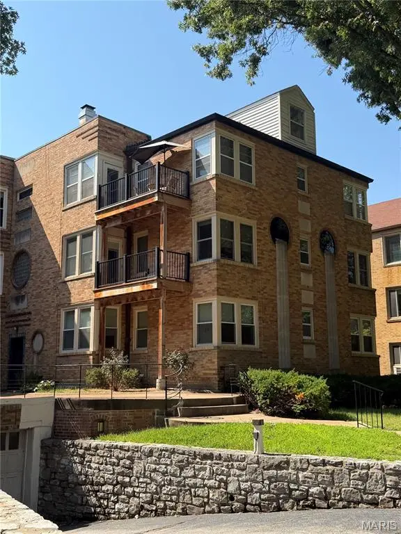 7536 York DR #2B, St Louis, MO 63105
