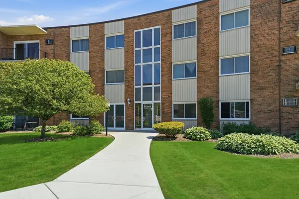 9717 S Keeler AVE #109, Oak Lawn, IL 60453