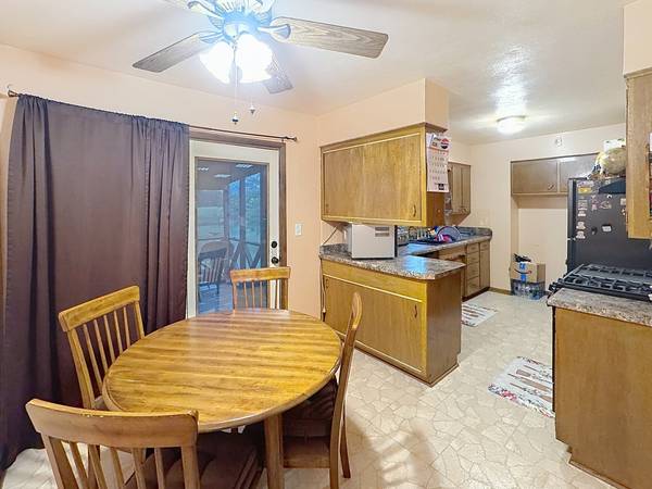 10411 Ridgewood RD, Milan, IL 61264