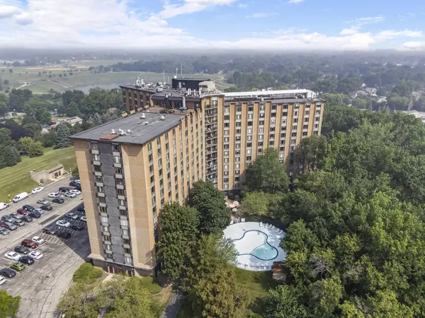 1 Renaissance PL #1PH, Palatine, IL 60067