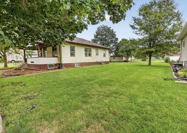 106 Hall AVE, Lowden, IA 52255