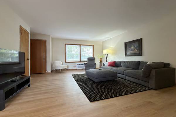 914 W St. James ST #1, Arlington Heights, IL 60005