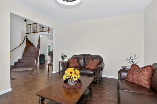 4231 Honey Locust DR, Naperville, IL 60564