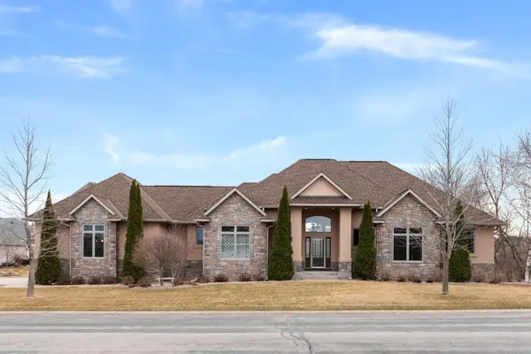 8916 Whispering Oaks TRL, Shakopee, MN 55379