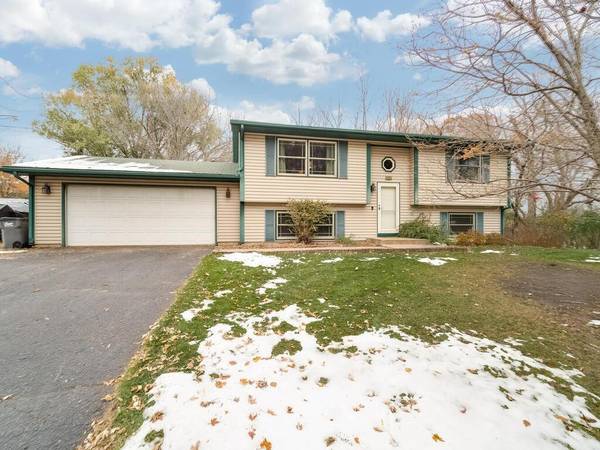 473 195th AVE NE,  Cedar,  MN 55011