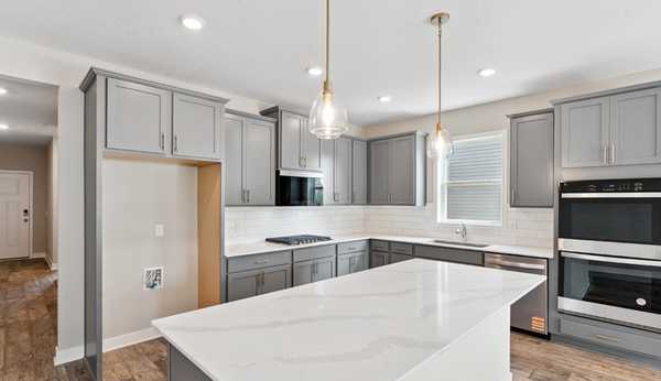 2156 Bluff Heights DR, Shakopee, MN 55379