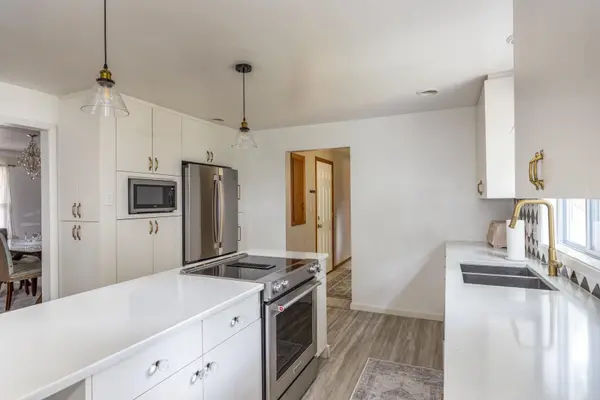 2024 N EUGENE ST, Appleton, WI 54914-2246