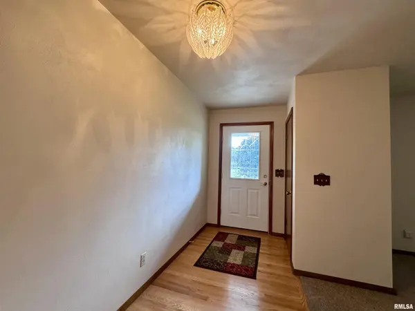 6 SUNSET LN, Bushnell, IL 61422
