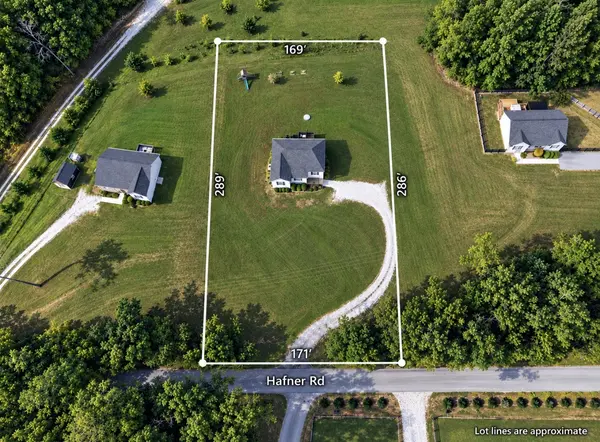 865 Hafner Rd, Charlotte, TN 37036