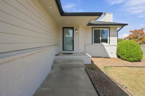 1257 N Seasons St, Goddard, KS 67052