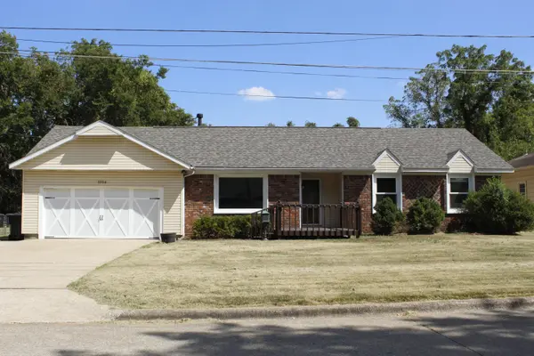 1054 S Peach Tree AVE, Springfield, MO 65804