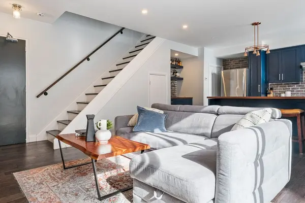 469 CLARIDGE RD #5, Burlington, ON L7N 2S1
