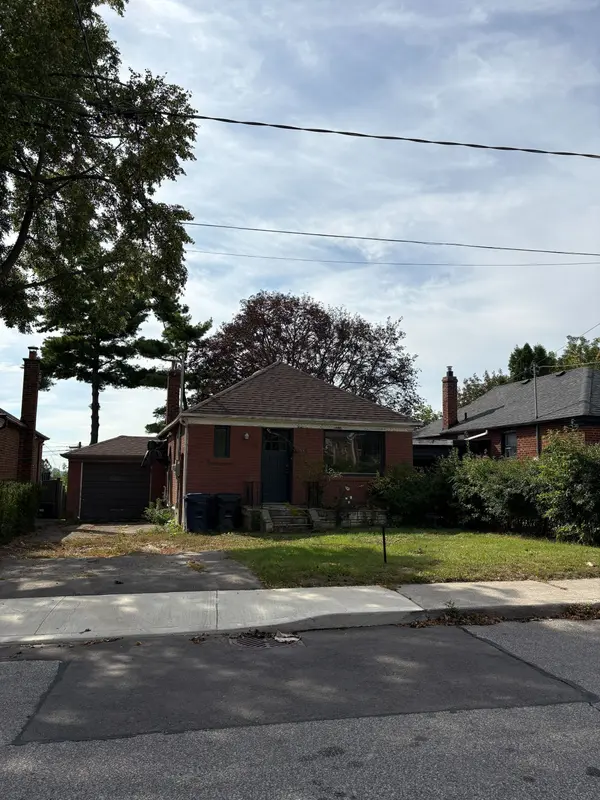 56 Glenhaven ST, Toronto W04, ON M6M 3M3