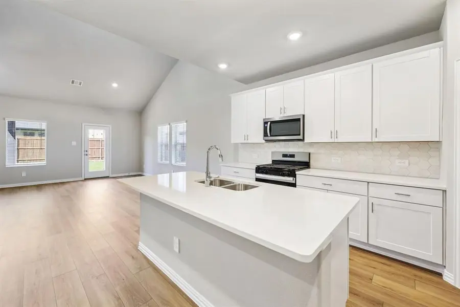 10812 Colonial Heights Lane, Fort Worth, TX 76179