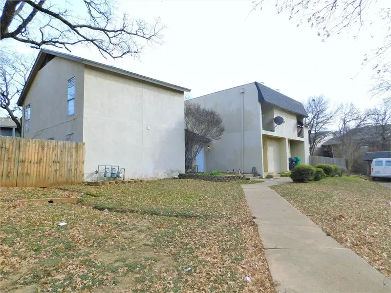1913 Kingswood Court, Denton, TX 76205