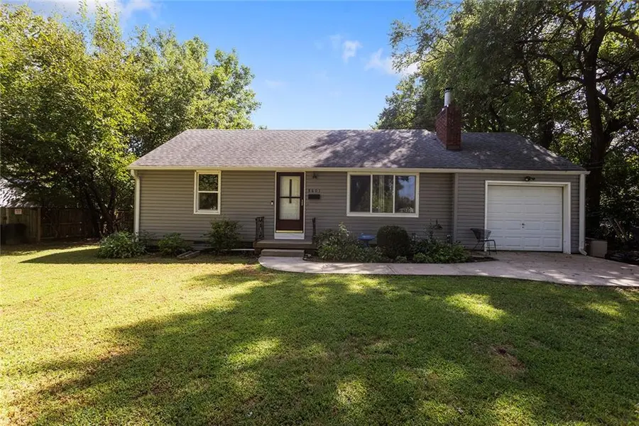 8601 E 81st TER, Raytown, MO 64138