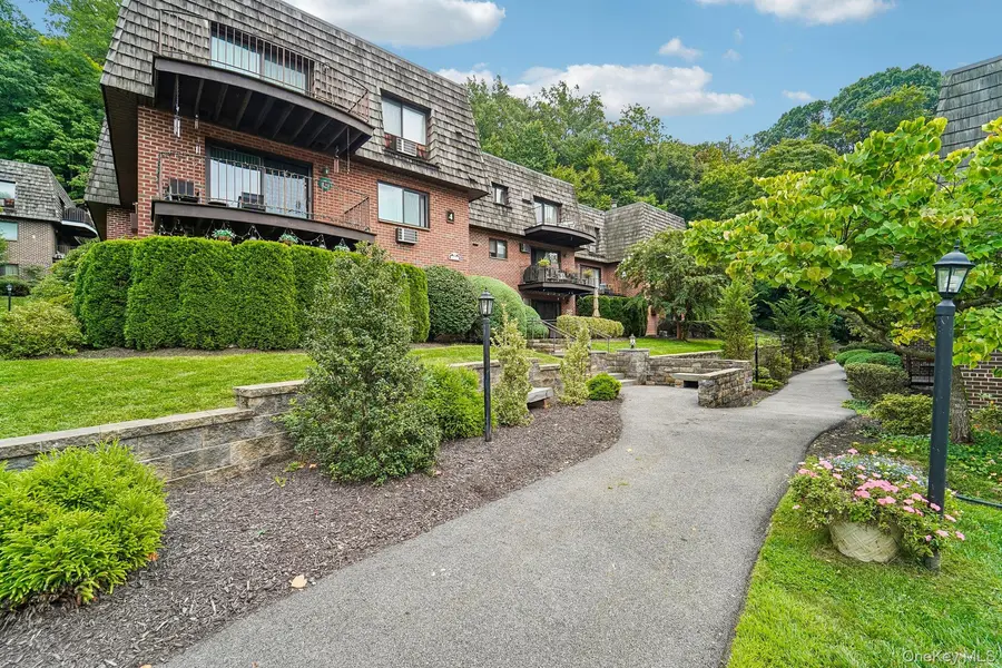 4 Briarcliff DR #9, Ossining, NY 10562