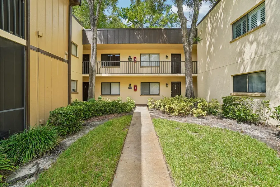 11722 RAINTREE LAKE LN #D, Temple Terrace, FL 33617