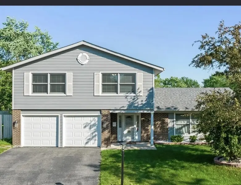 7791 Sherwood CIR S, Hanover Park, IL 60133