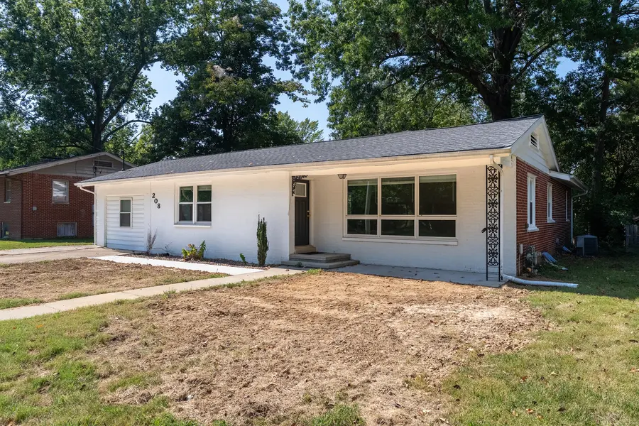 208 S Pine LN, Carbondale, IL 62901