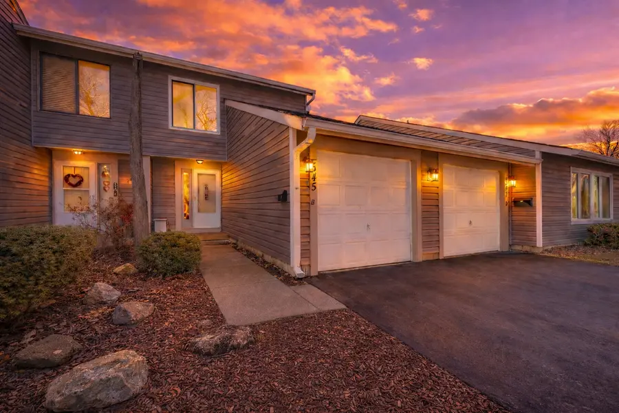 545 Alton CT, Carol Stream, IL 60188