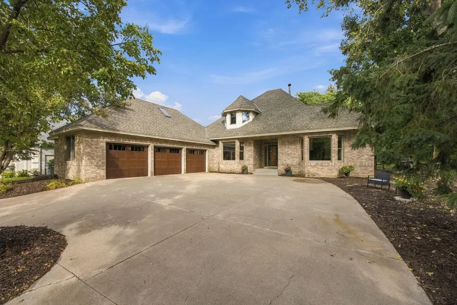 4320 Vinewood LN N, Plymouth, MN 55442