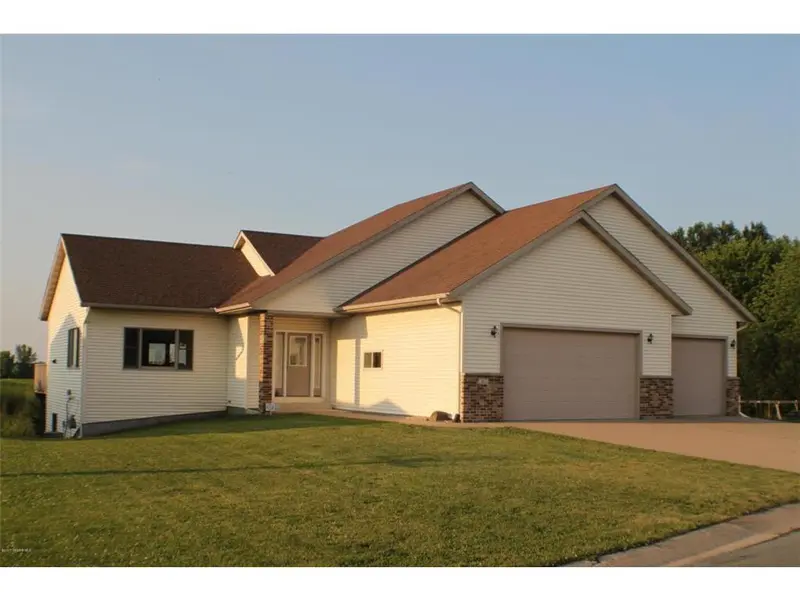 463 Sierra LN NW, Eyota, MN 55934