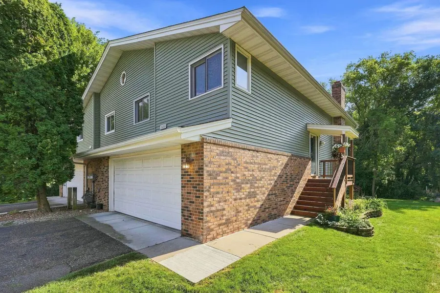 18385 Creeks Bend DR, Minnetonka, MN 55345