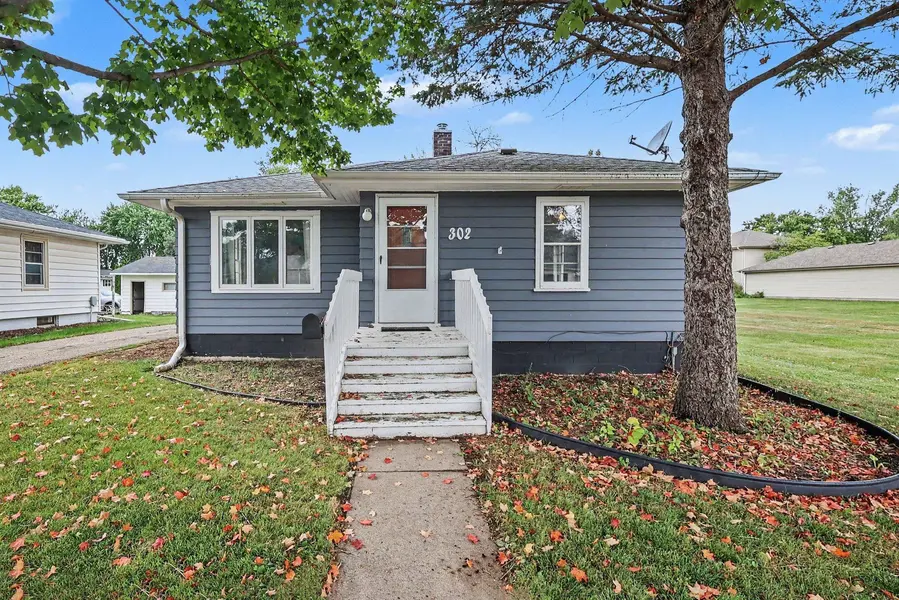 302 Lincoln AVE N, New Prague, MN 56071
