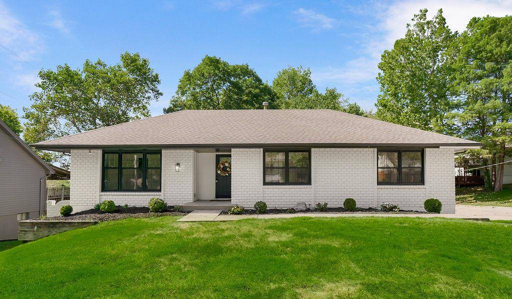 5908 NW Harris DR, Kansas City, MO 64152