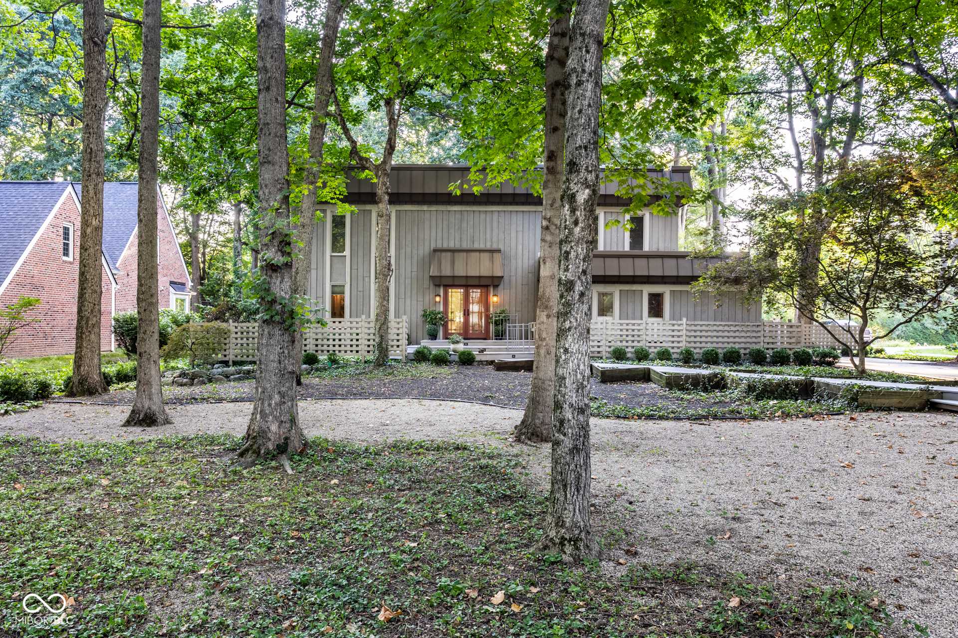 8385 N Illinois ST, Indianapolis, IN 46260