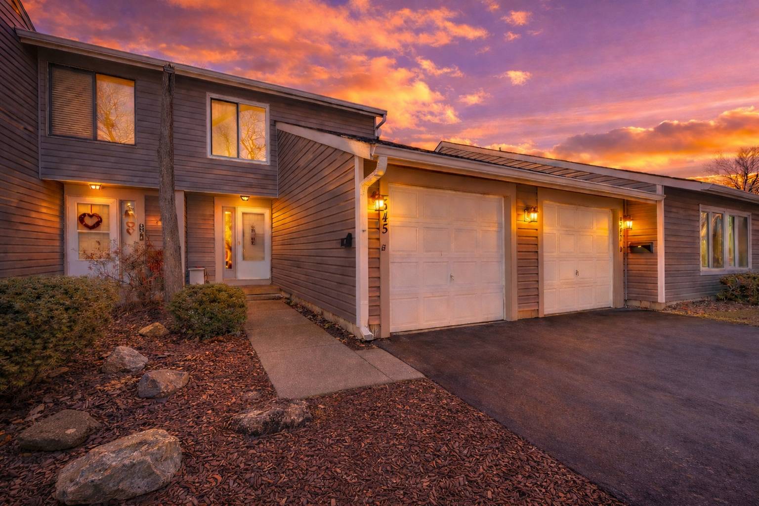 545 Alton CT, Carol Stream, IL 60188