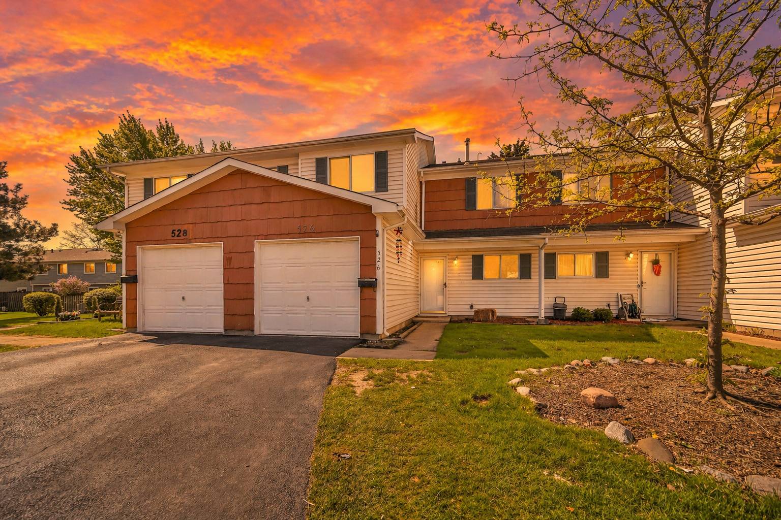 526 Alton CT, Carol Stream, IL 60188