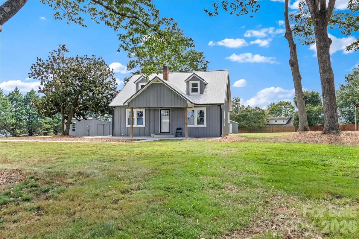 4752 W Old US 421 HWY, Hamptonville, NC 27020