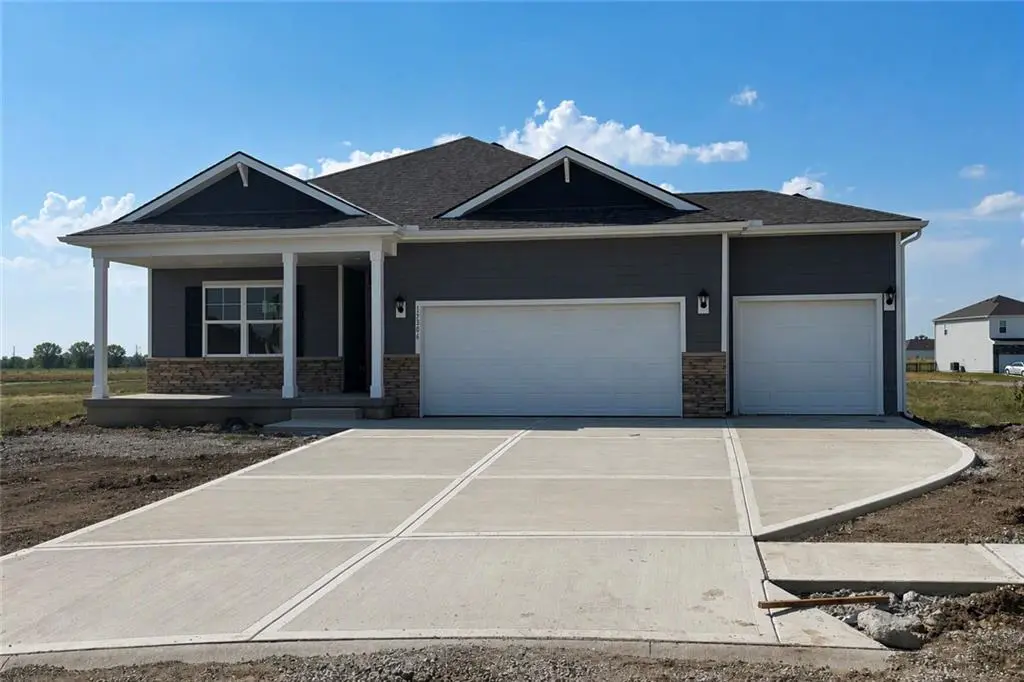 17806 Green RD, Gardner, KS 66030