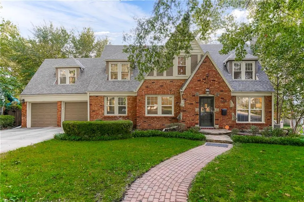 6821 Brookside RD, Kansas City, MO 64113