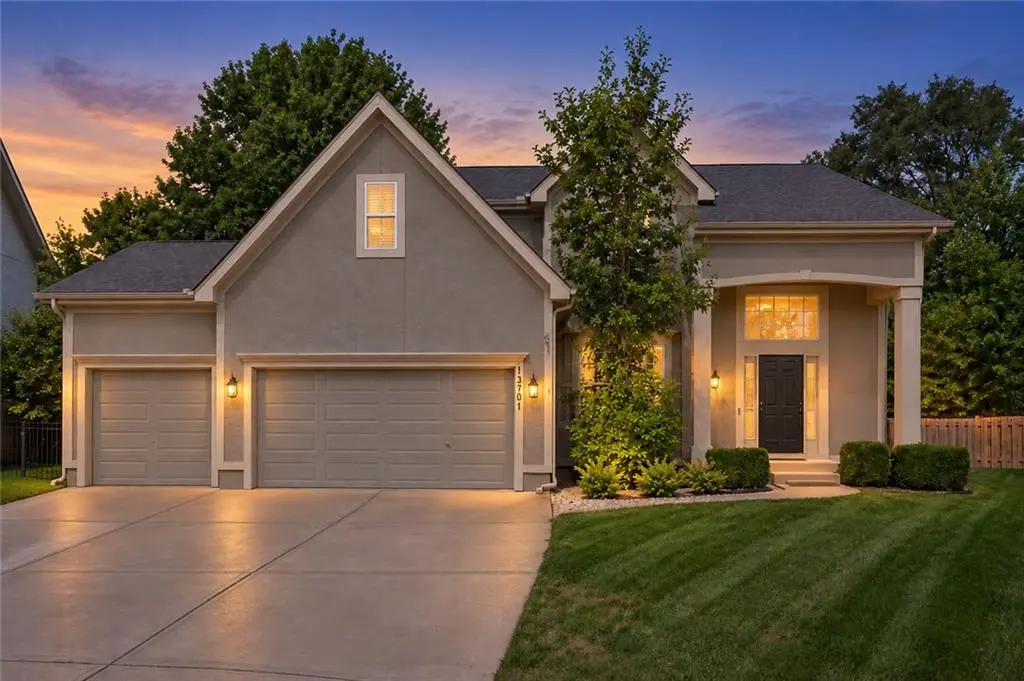 13701 Gillette ST, Overland Park, KS 66221