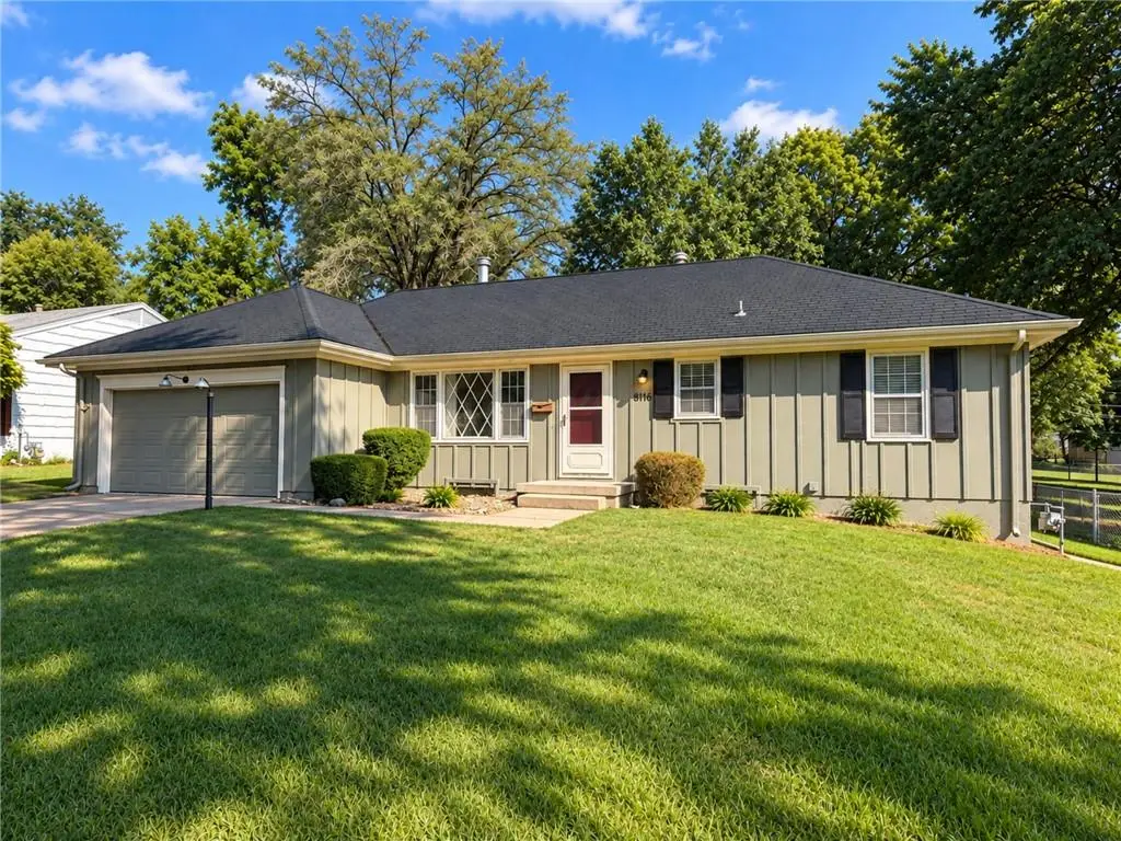 8116 W 92nd ST, Overland Park, KS 66212