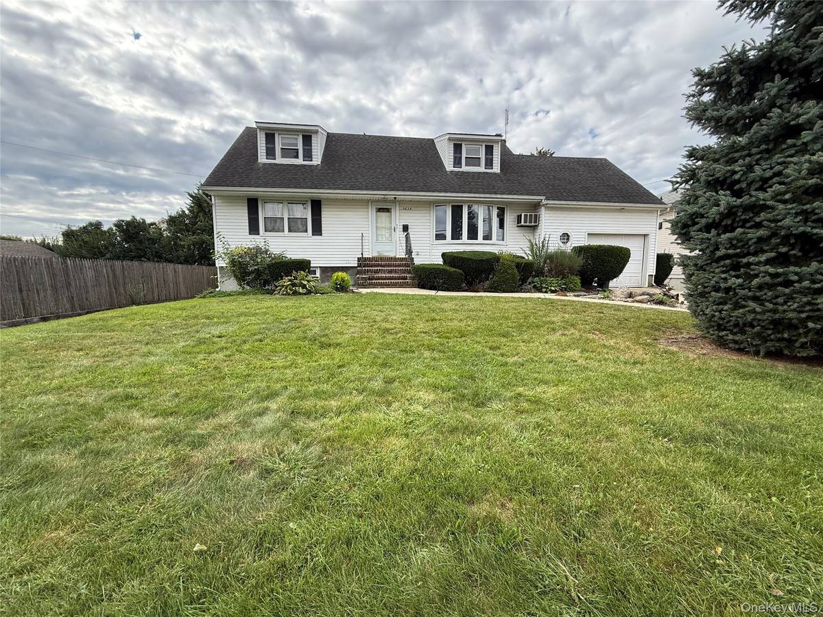 3624 Ionia ST, Seaford, NY 11783