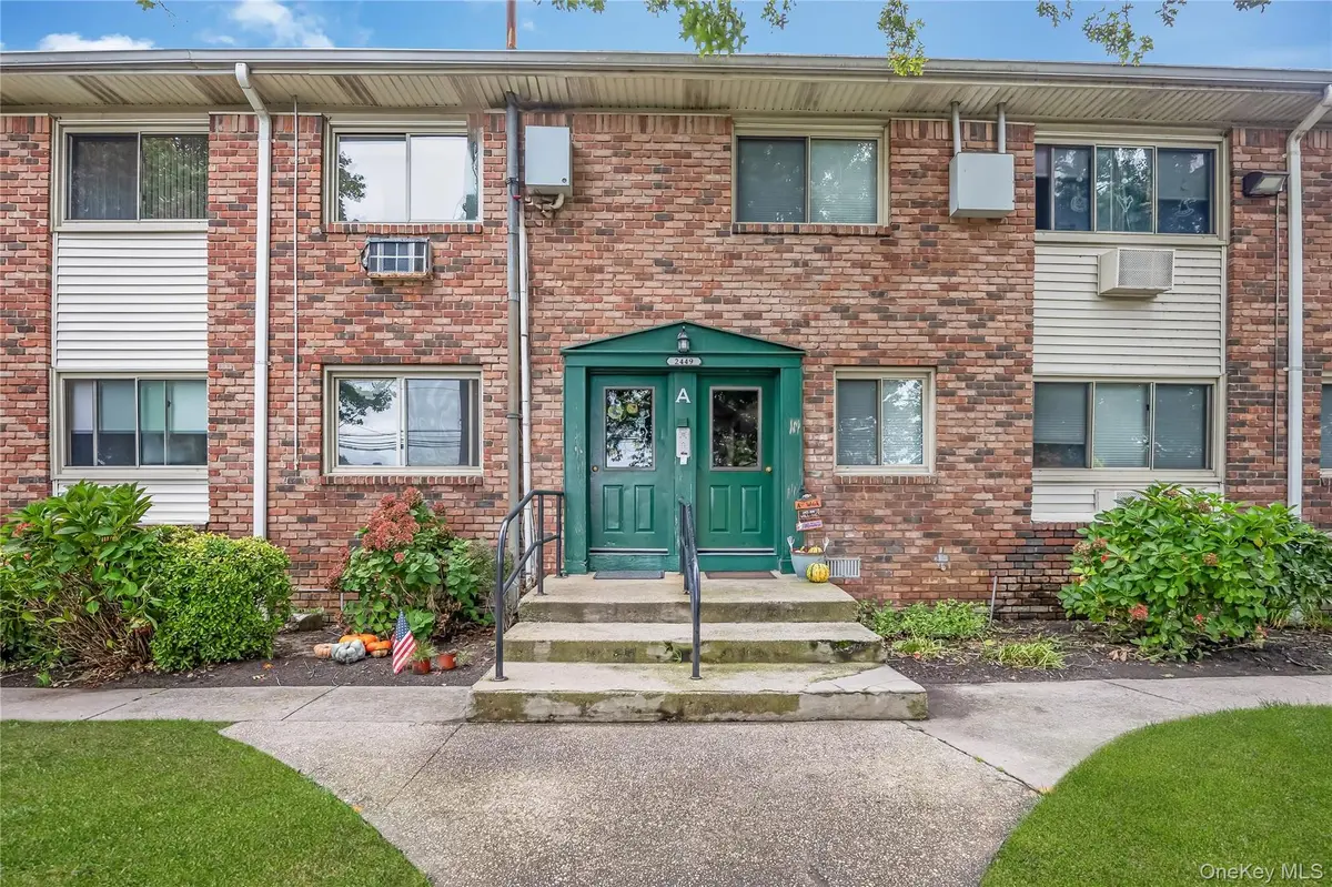 2449 Union Blvd #21A, Islip, NY 11751