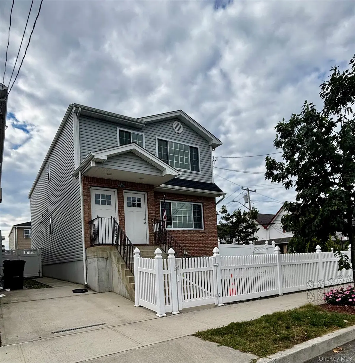 6261 De Costa AVE #2nd floor, Arverne, NY 11692