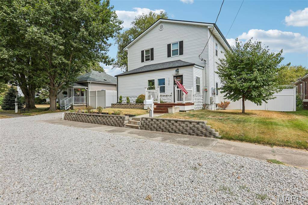 1320 N Monroe ST, Litchfield, IL 62056