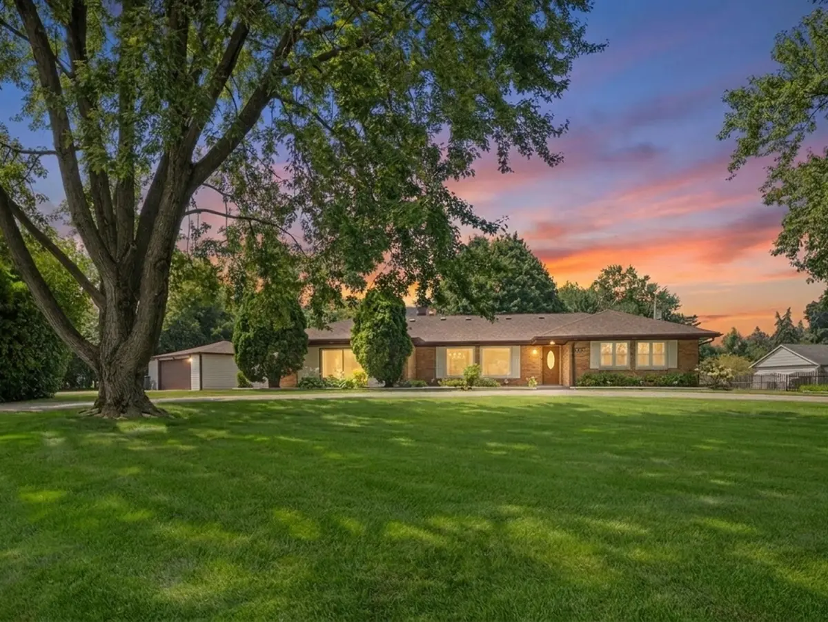 1301 W 54th ST, La Grange Highlands, IL 60525